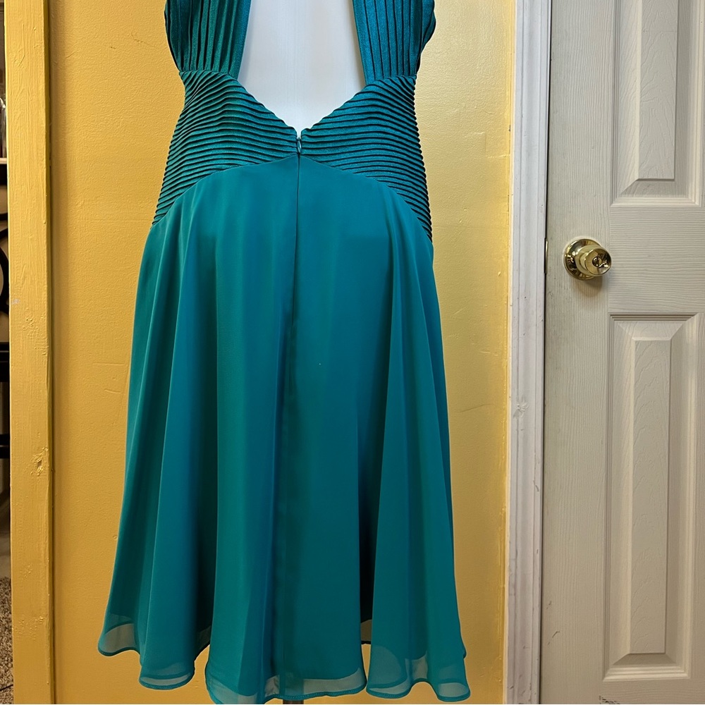 Dress - Picture 3 of 4